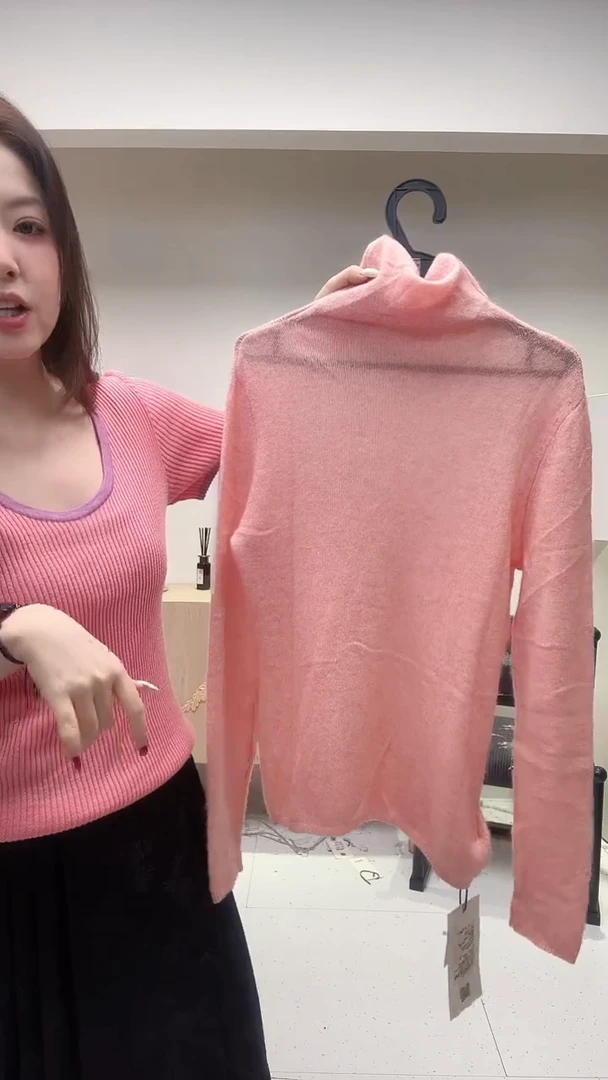 樱花粉堆堆领混纺羊绒衫