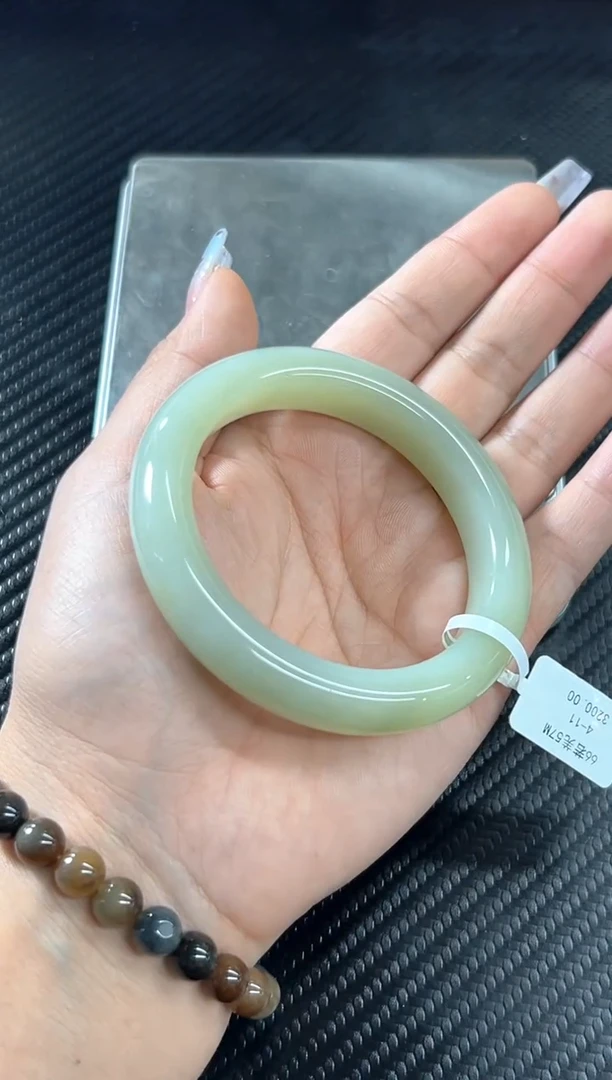未镶嵌手镯和田玉若羌微色差 57sM