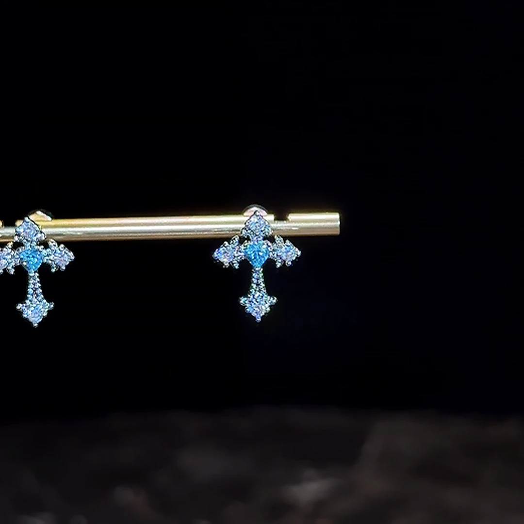 合金合成锆石耳饰 原创设计蓝色十字架镶嵌耳钉男女高级感耳饰ins