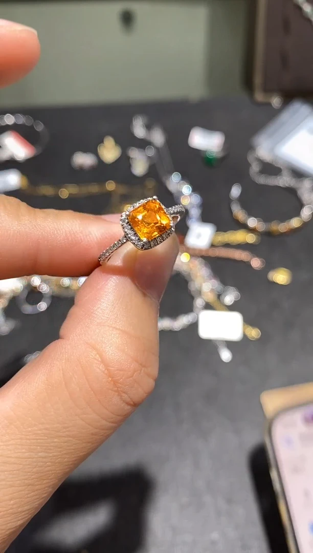 银S925镶嵌戒指石榴石（芬达石）戒指