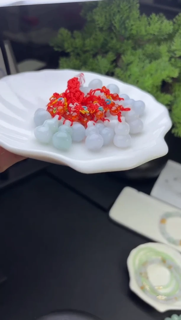 翡翠挂件未镶嵌多样性发一件R703028
