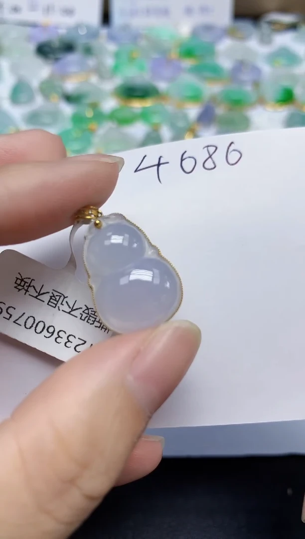 翡翠18K金镶嵌颈饰11111111111