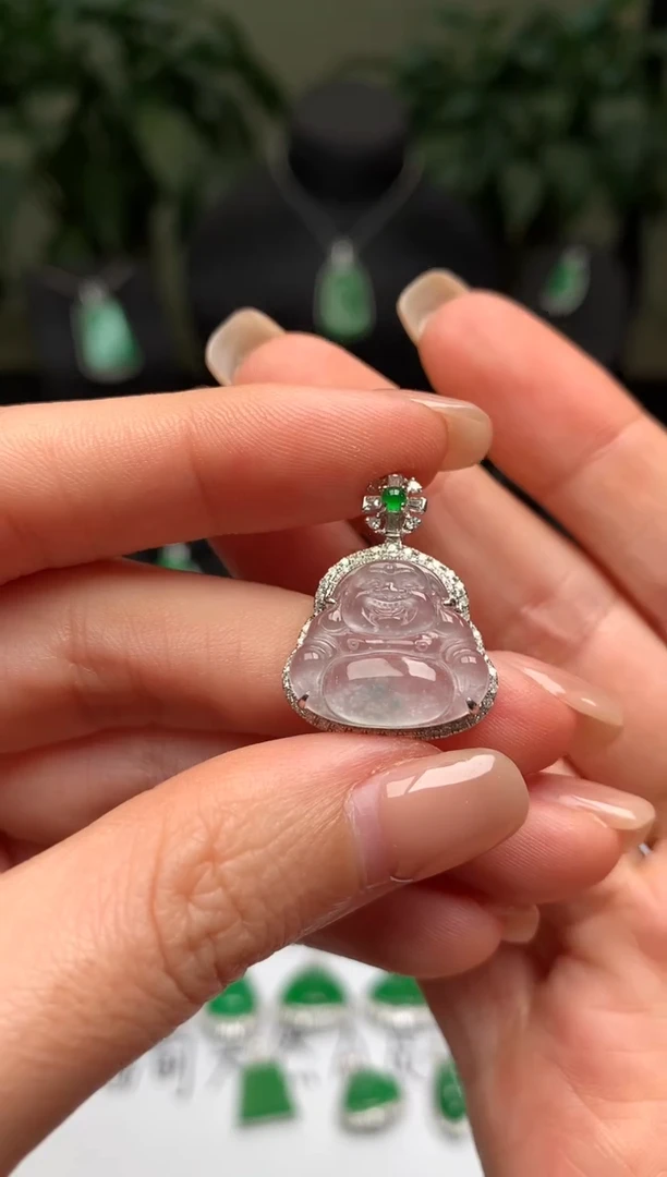 颈饰18K金镶嵌翡翠佛公
