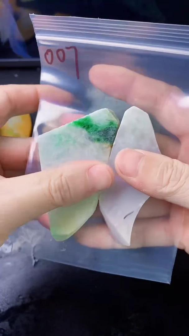 【闪购商品】翡翠颈饰未镶嵌007天然A货翡翠