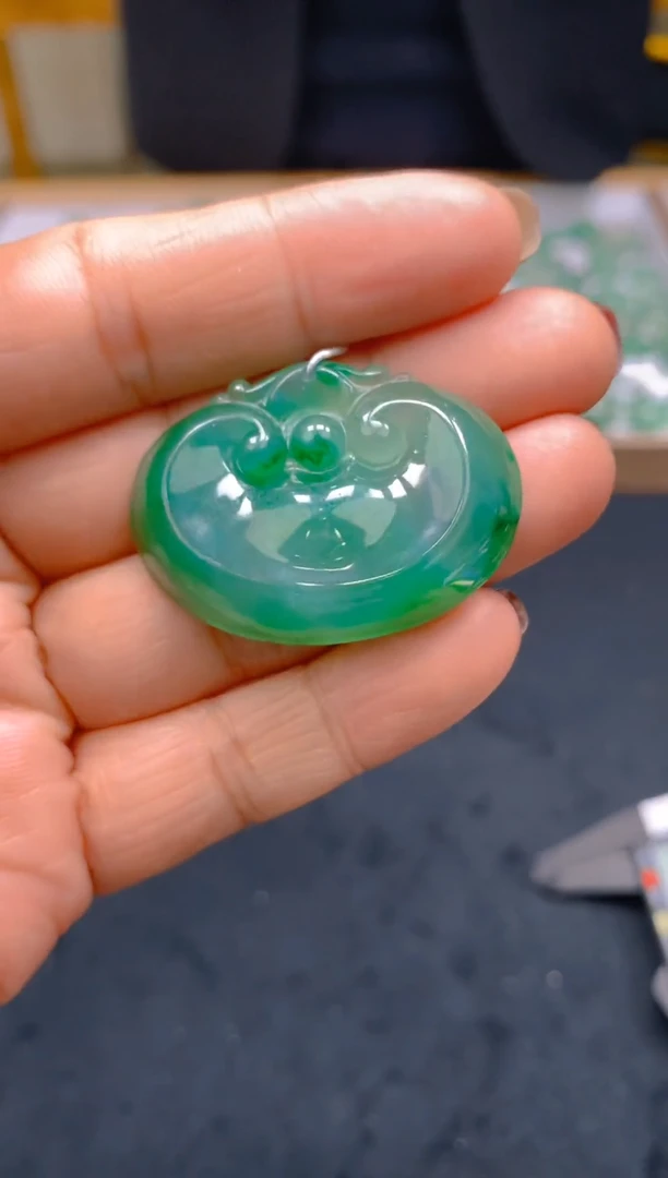 【闪购商品】石英质玉吊坠(赠链)未镶嵌冰美人A货非洲翠，冰种