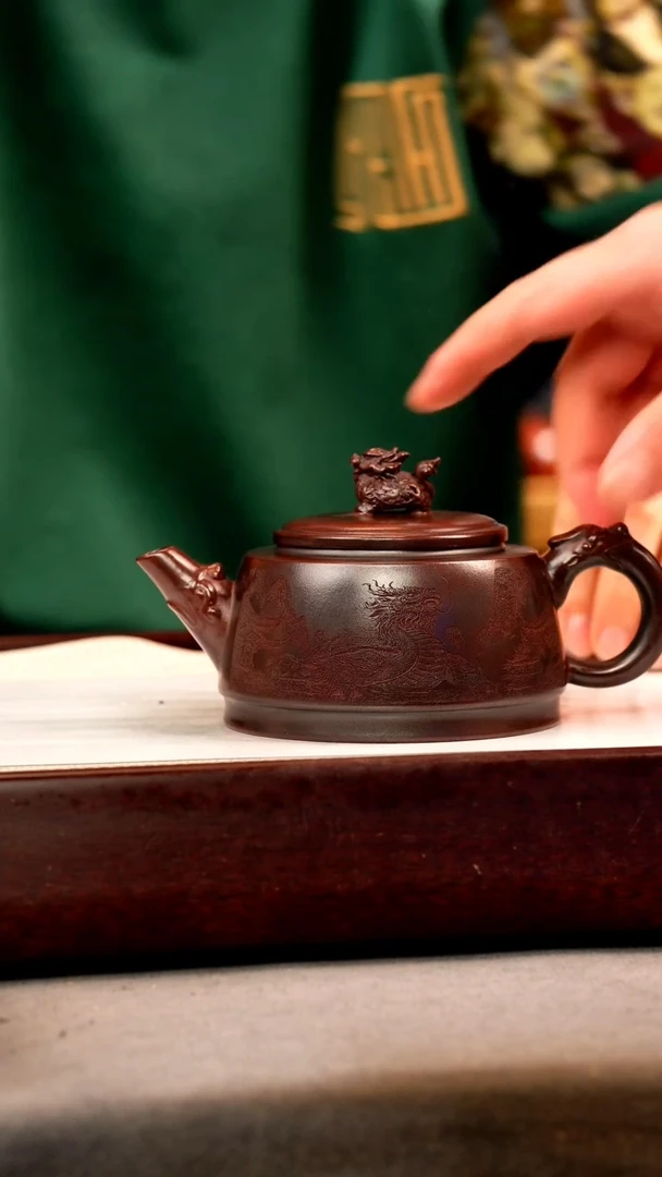 茶壶紫砂古乌泥 龙龟 刻绘