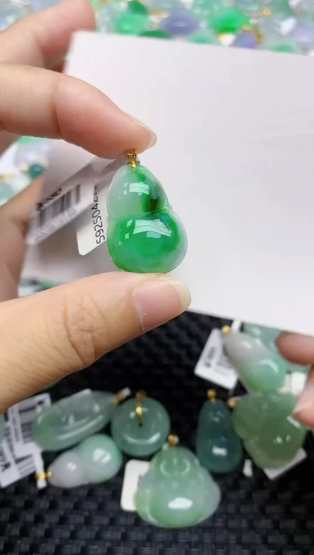 翡翠未镶嵌颈饰天然翡翠A货