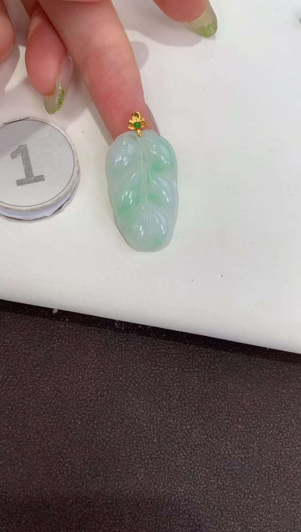 颈饰18K金镶嵌翡翠天然缅甸a货翡翠