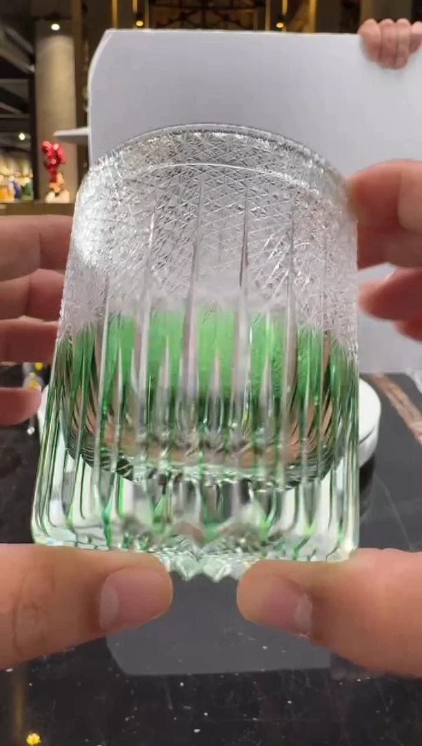 摆件绿色麦芒刻花杯