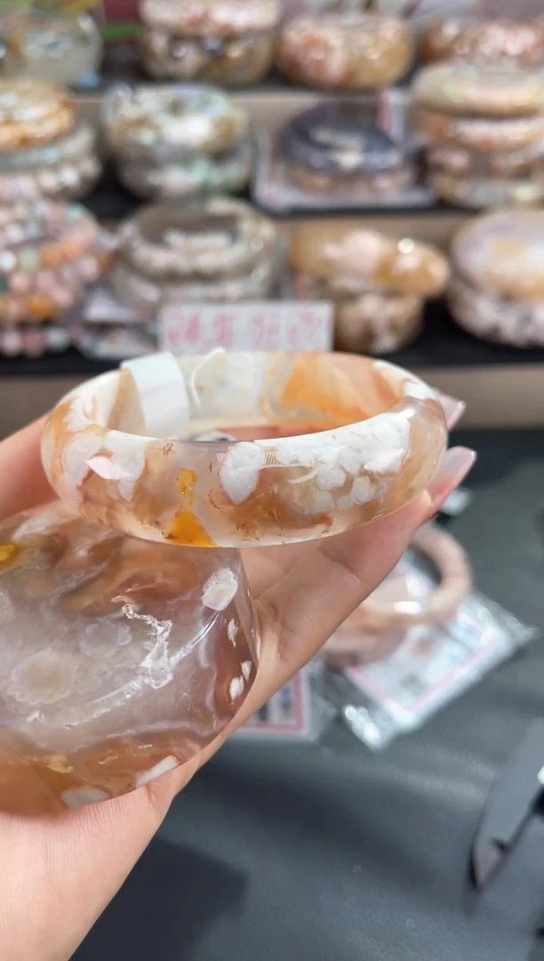 未镶嵌手镯石英质玉60