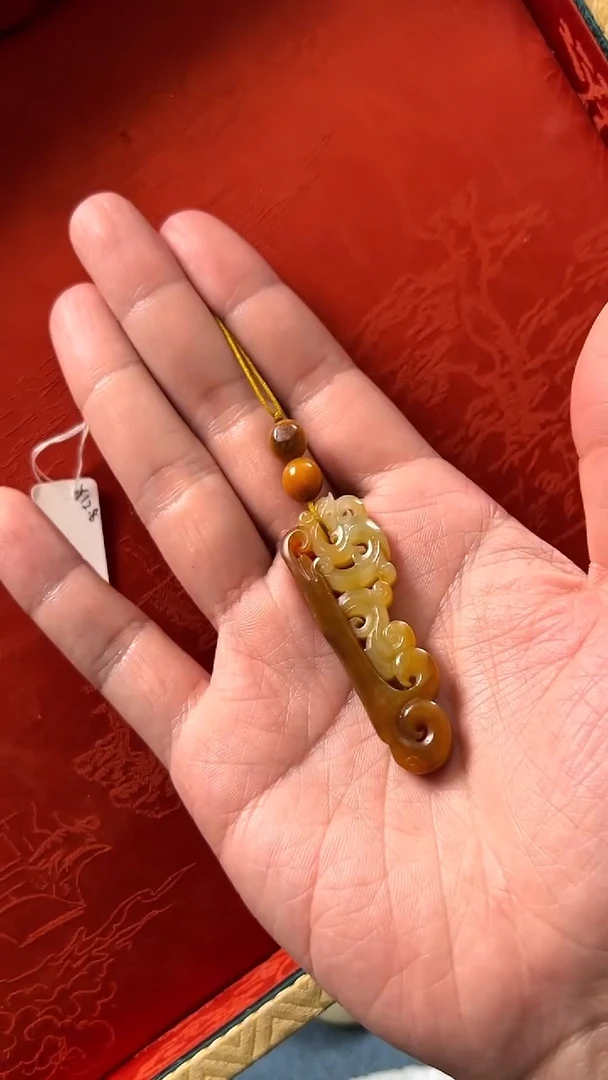 未镶嵌和田玉挂件黄沁仿古龙（韵味十足）