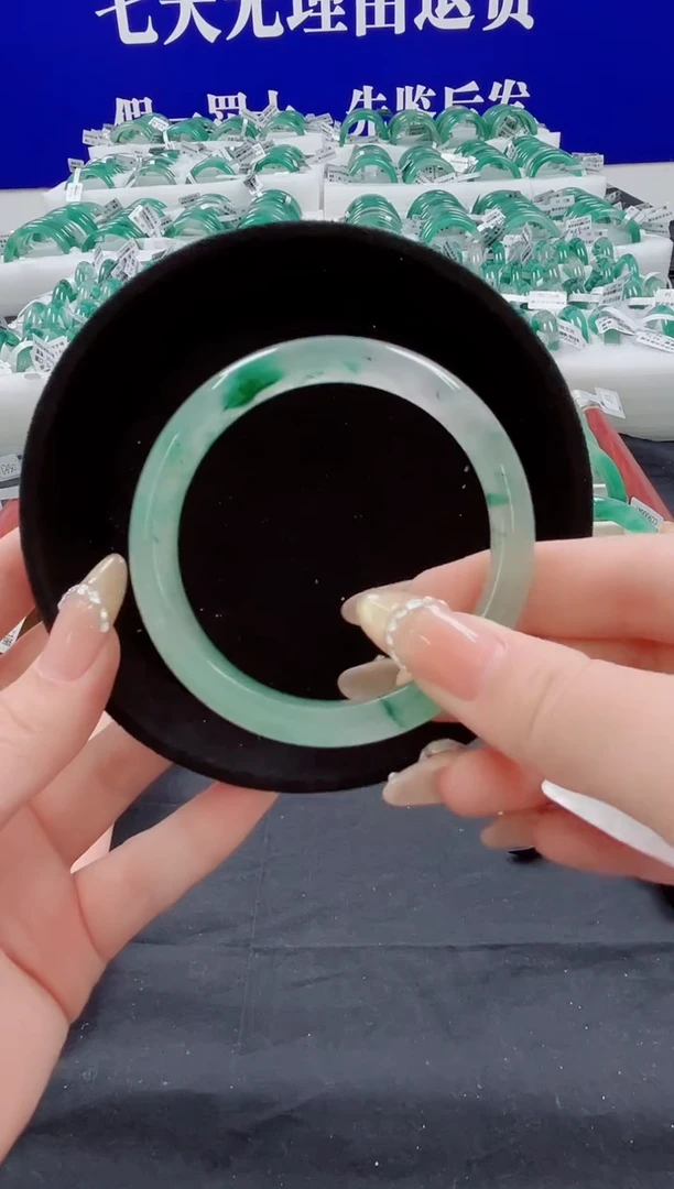 未镶嵌手镯石英质玉（非洲翠）圈口61