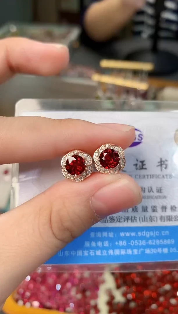 【闪购商品】石榴石耳钉银S925镶嵌天然