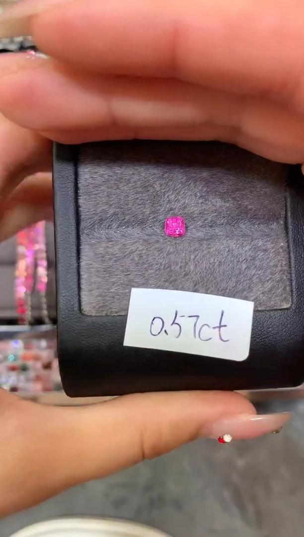 未镶嵌裸石定制尖晶石如**恒枕型 绝地武士 0.57ct