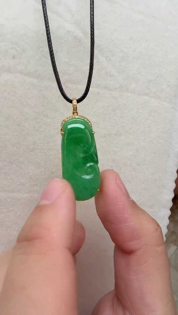颈饰18K金镶嵌翡翠挂件