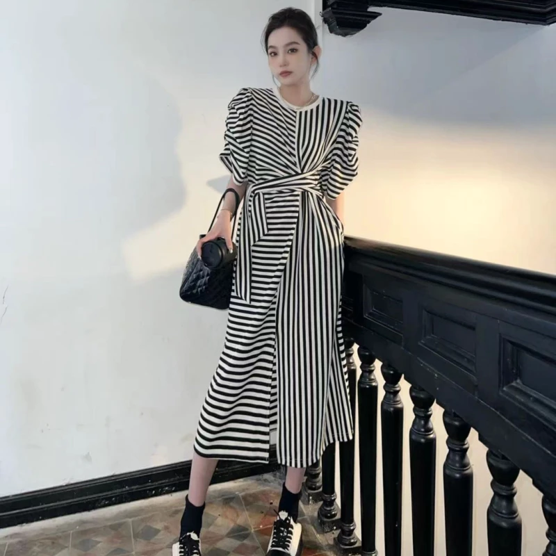 韩系条纹设计感连衣裙女2025春季新款大码胖妹妹修身气质绑带长裙