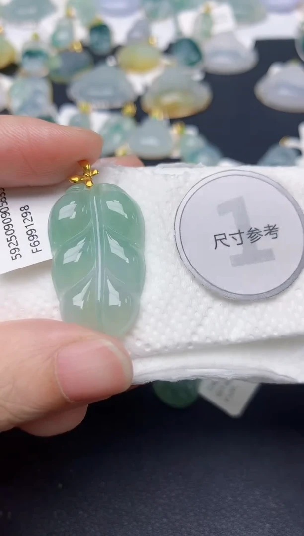 颈饰18K金镶嵌翡翠天然缅甸A货翡翠