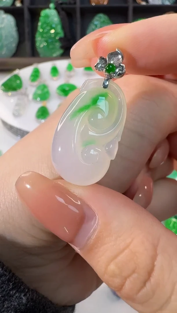 颈饰18K金镶嵌翡翠缅甸A货翡翠