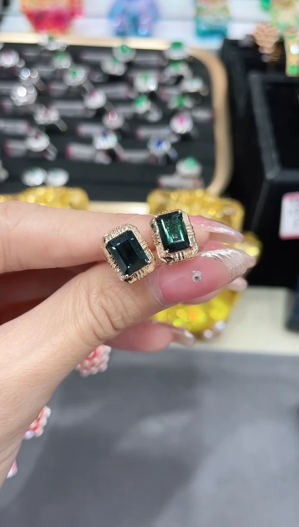 耳饰18K金镶嵌碧玺耳饰