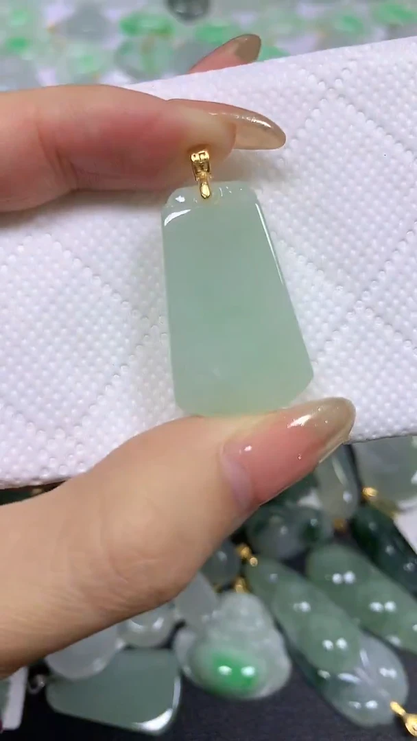 颈饰未镶嵌翡翠A货