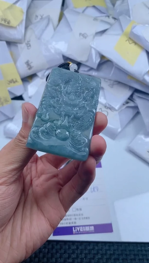 翡翠未镶嵌颈饰
