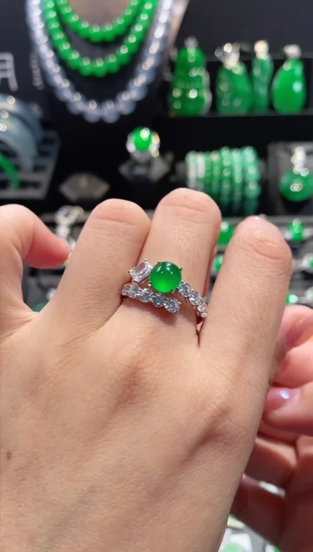 18K金镶嵌戒指翡翠蛋面戒指5120912