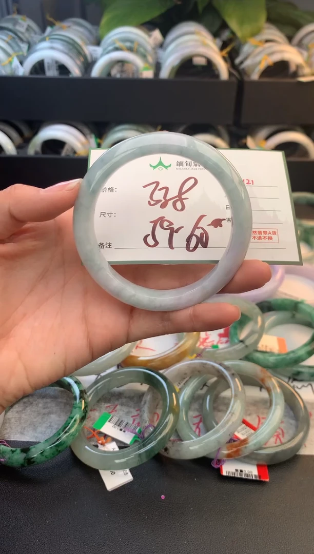 未镶嵌定制翡翠毛货需精细抛光+多人