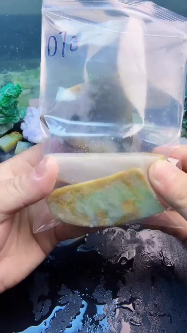 翡翠挂件未镶嵌天然翡翠070