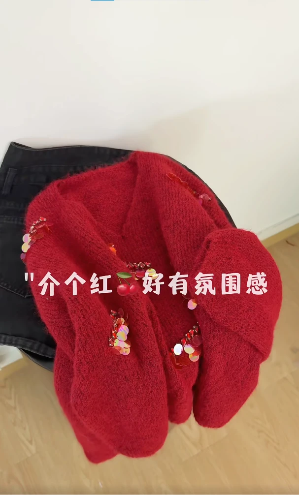 墙裂推荐！高颜值~巨显白的番茄红毛衣慵懒绝美亮片洋气v领针织衫