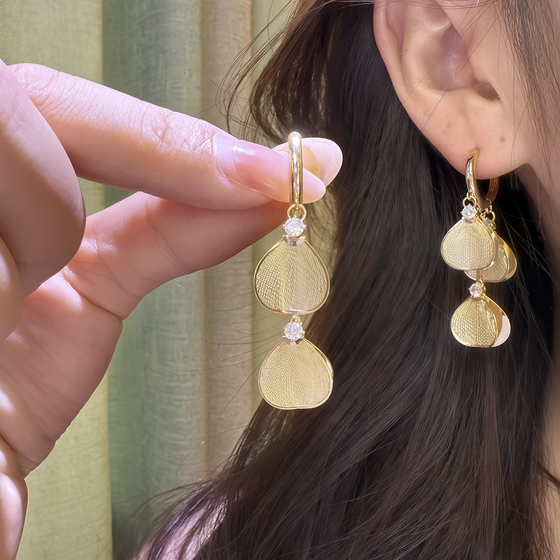 铜合金锆石耳饰 金属风叶片流苏耳扣女气质精致感高级轻奢耳饰