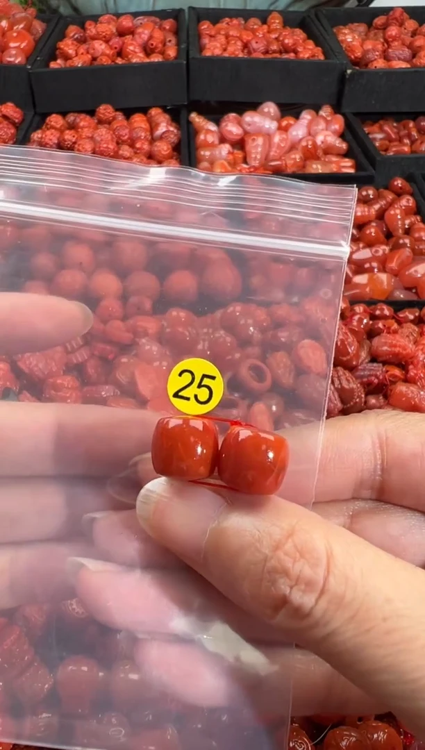 南红玛瑙未镶嵌颈饰1