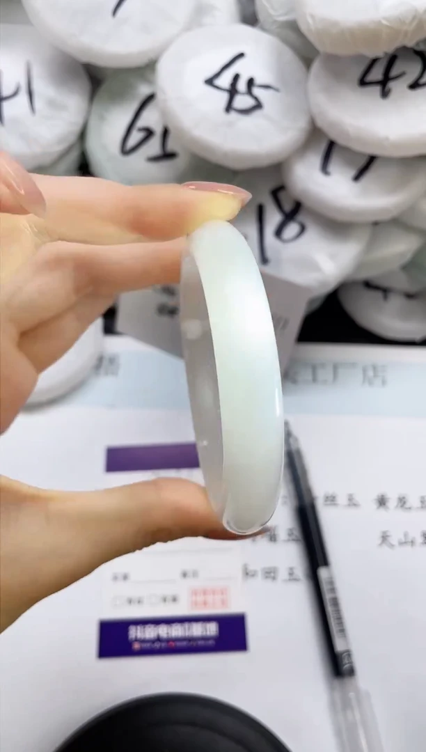 石英质玉手镯未镶嵌136-59