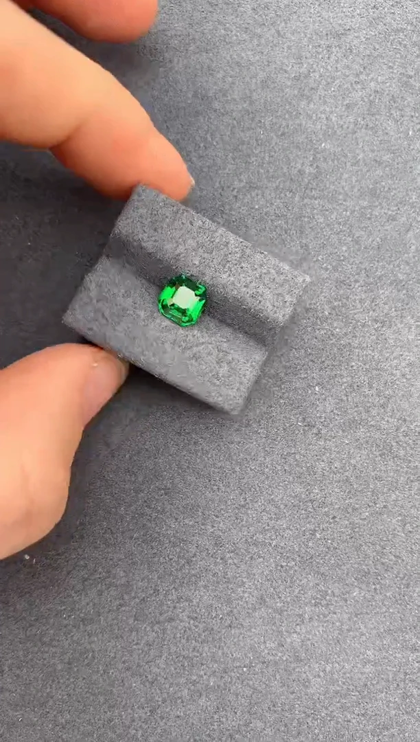 【闪购商品】石榴石（沙弗莱）裸石未镶嵌1.5ct沙弗莱