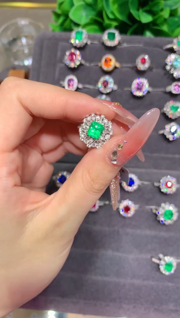 18K金镶嵌戒指祖母绿1.48ct