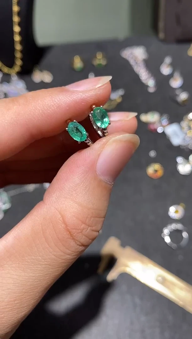 银S925镶嵌耳饰祖母绿耳钉