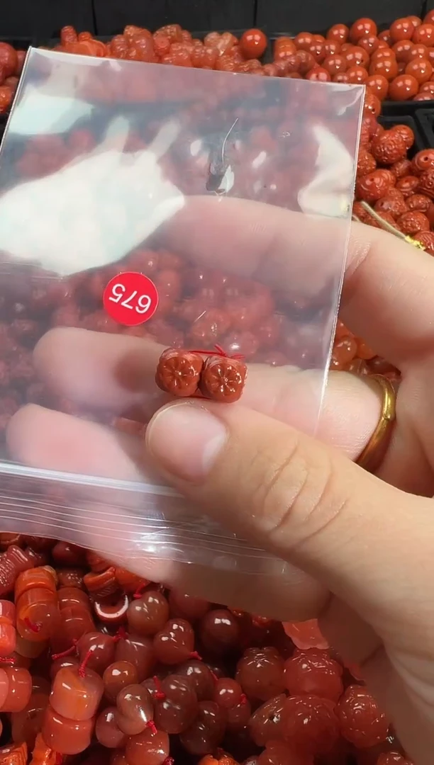 颈饰未镶嵌南红玛瑙1