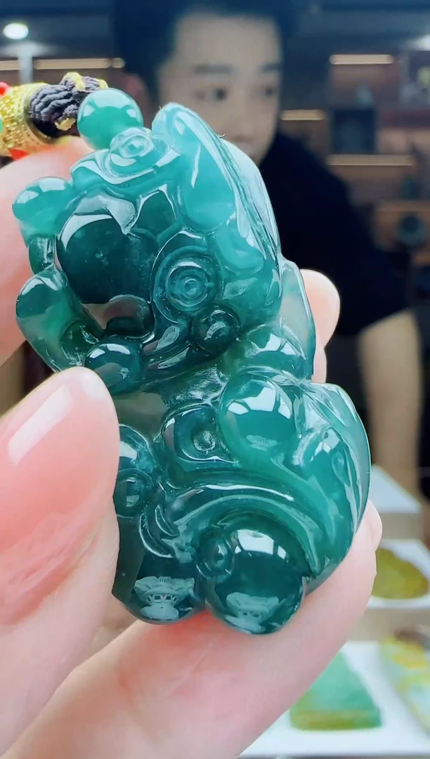 颈饰未镶嵌翡翠多样性发其一   貔貅