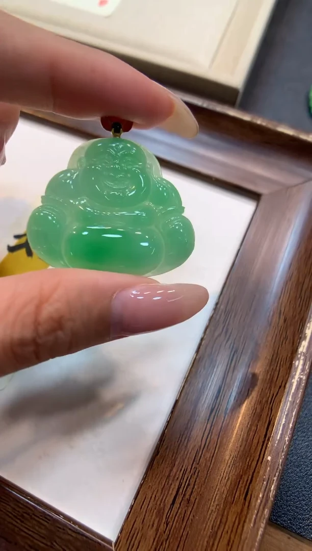 颈饰18K金镶嵌翡翠佛公