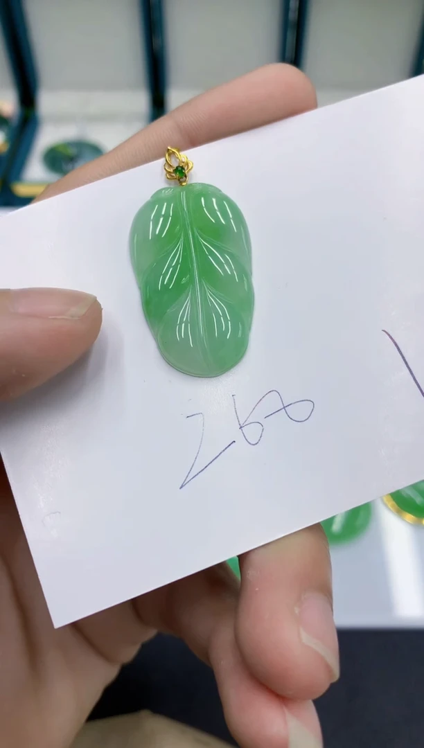 颈饰18K金镶嵌翡翠翡翠