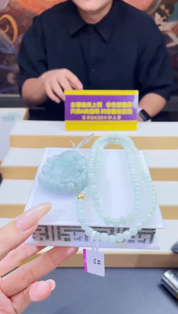 翡翠未镶嵌颈饰多样性发其一