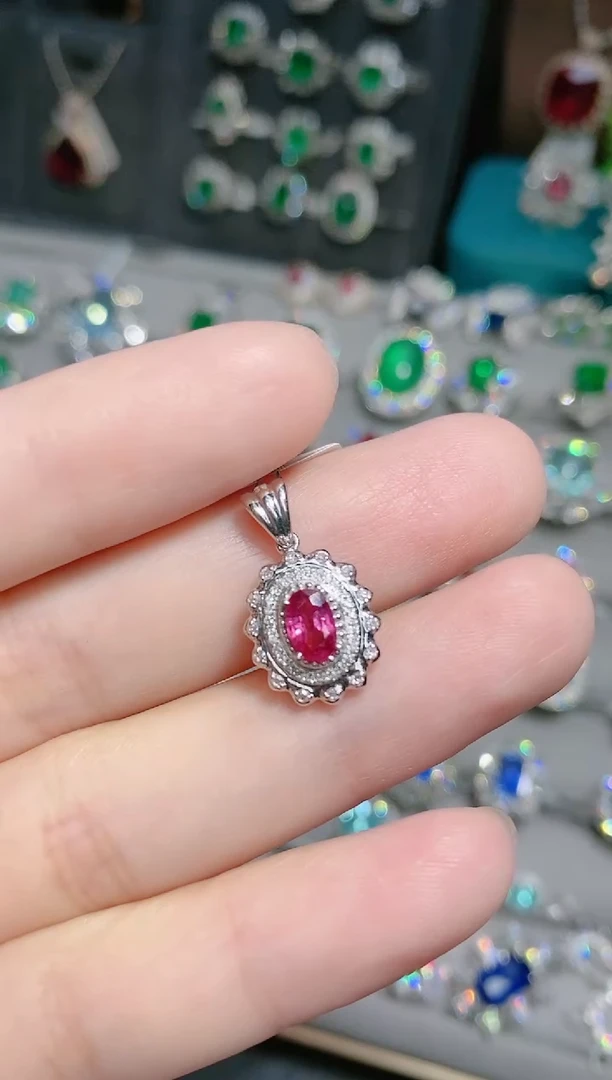 18K金镶嵌18K金吊坠红宝石玉****）.