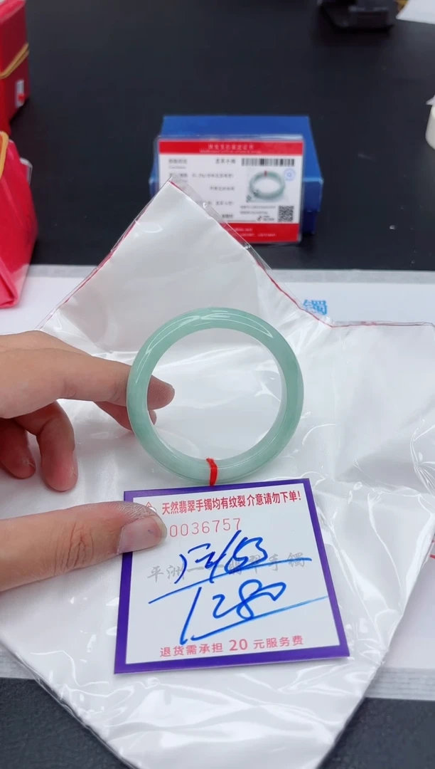 翡翠手镯未镶嵌1