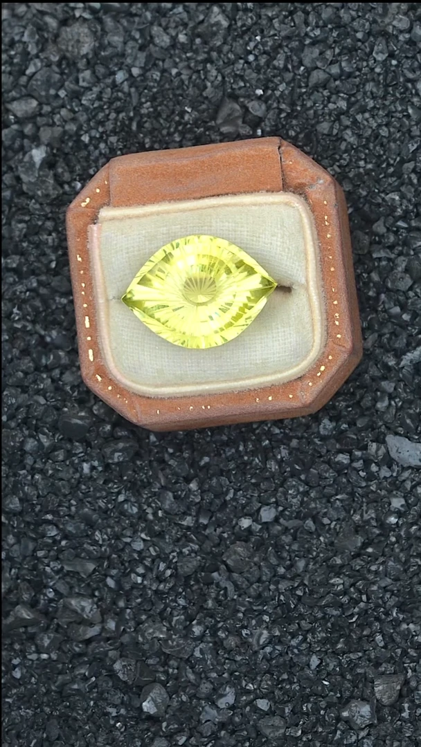 水晶珠宝半成品未镶嵌13.4克拉