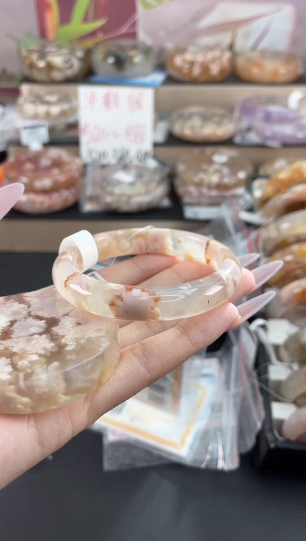 未镶嵌手镯石英质玉56