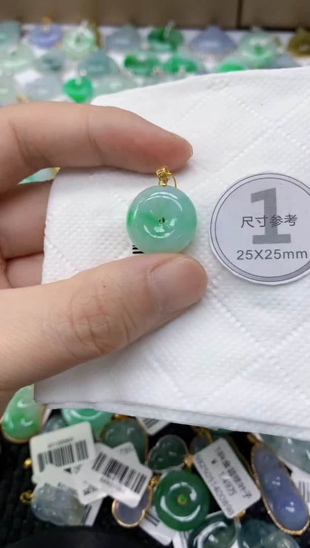 翡翠18K金镶嵌颈饰1111111111