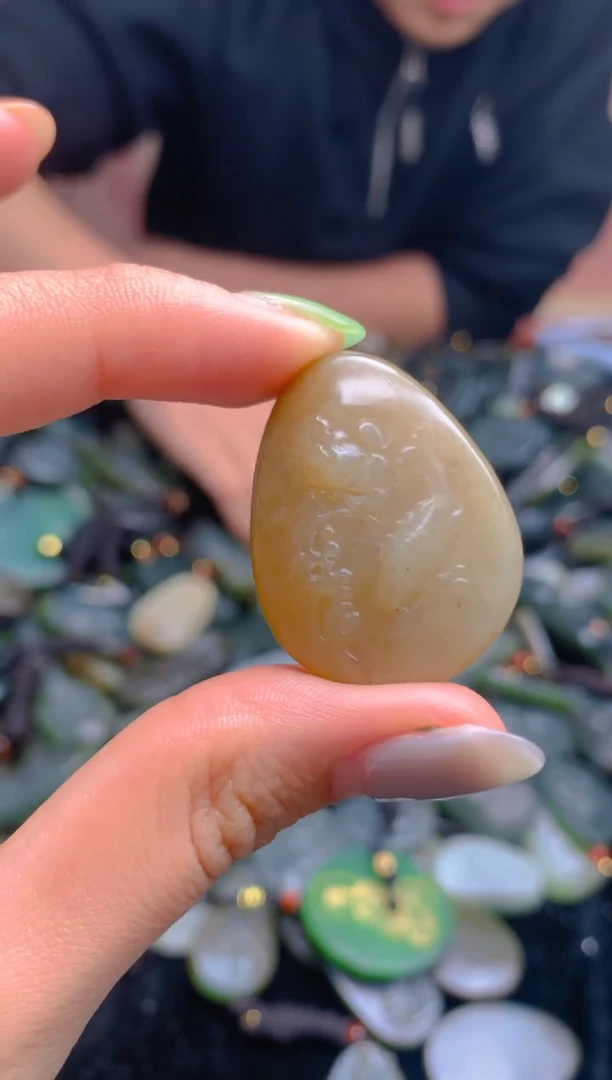 颈饰未镶嵌和田玉1