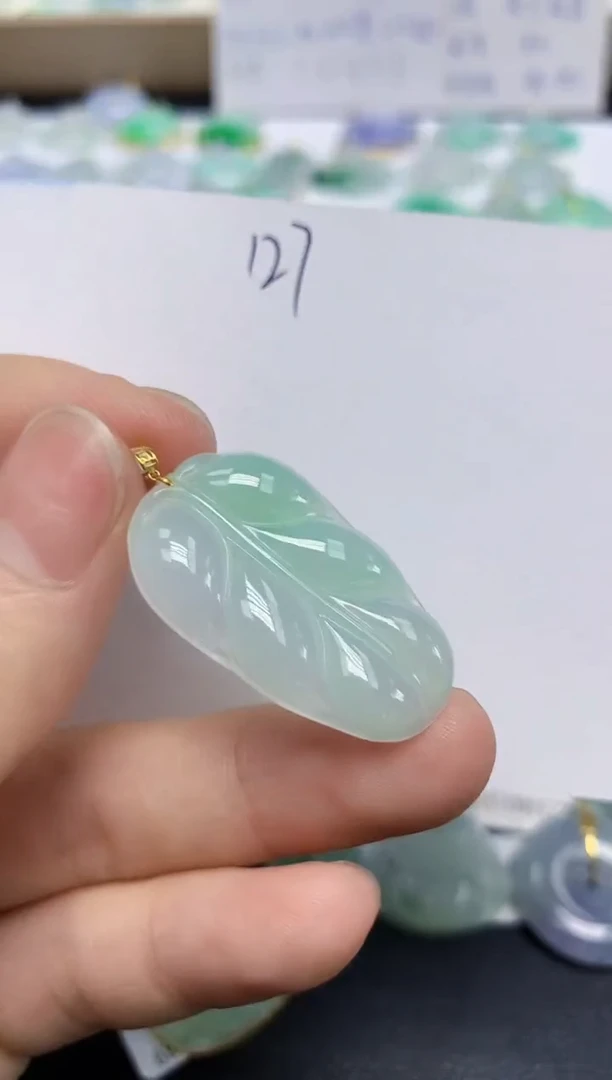 翡翠18K金镶嵌颈饰天然缅甸翡翠A货