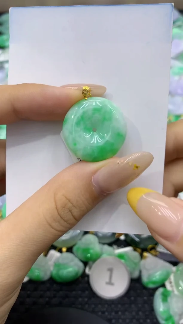 颈饰18K金镶嵌翡翠天然缅甸翡翠A货