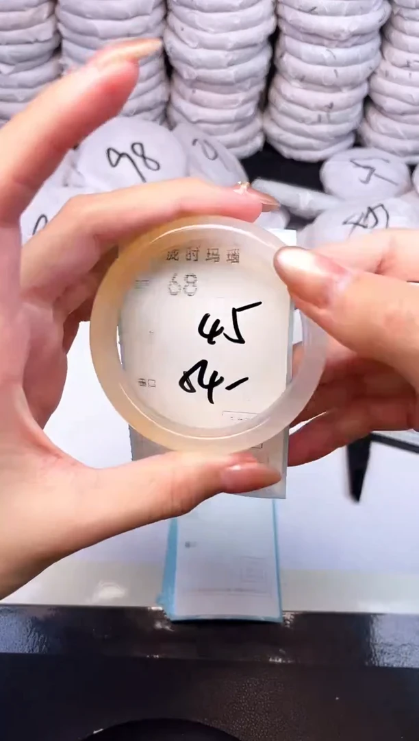 手镯玛瑙/玉髓未镶嵌68