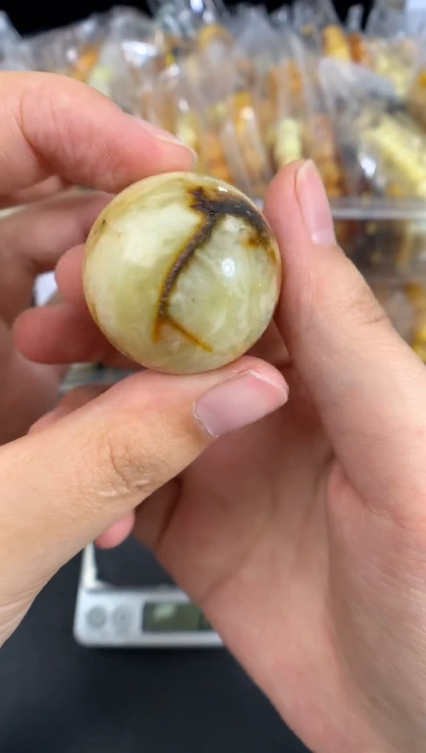 蜜蜡未镶嵌珠宝奇石1
